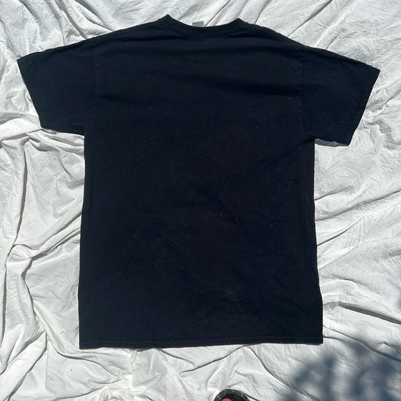 Black Mandalorian Damaged Inc Graphic T-Shirt - Picture 4 of 4